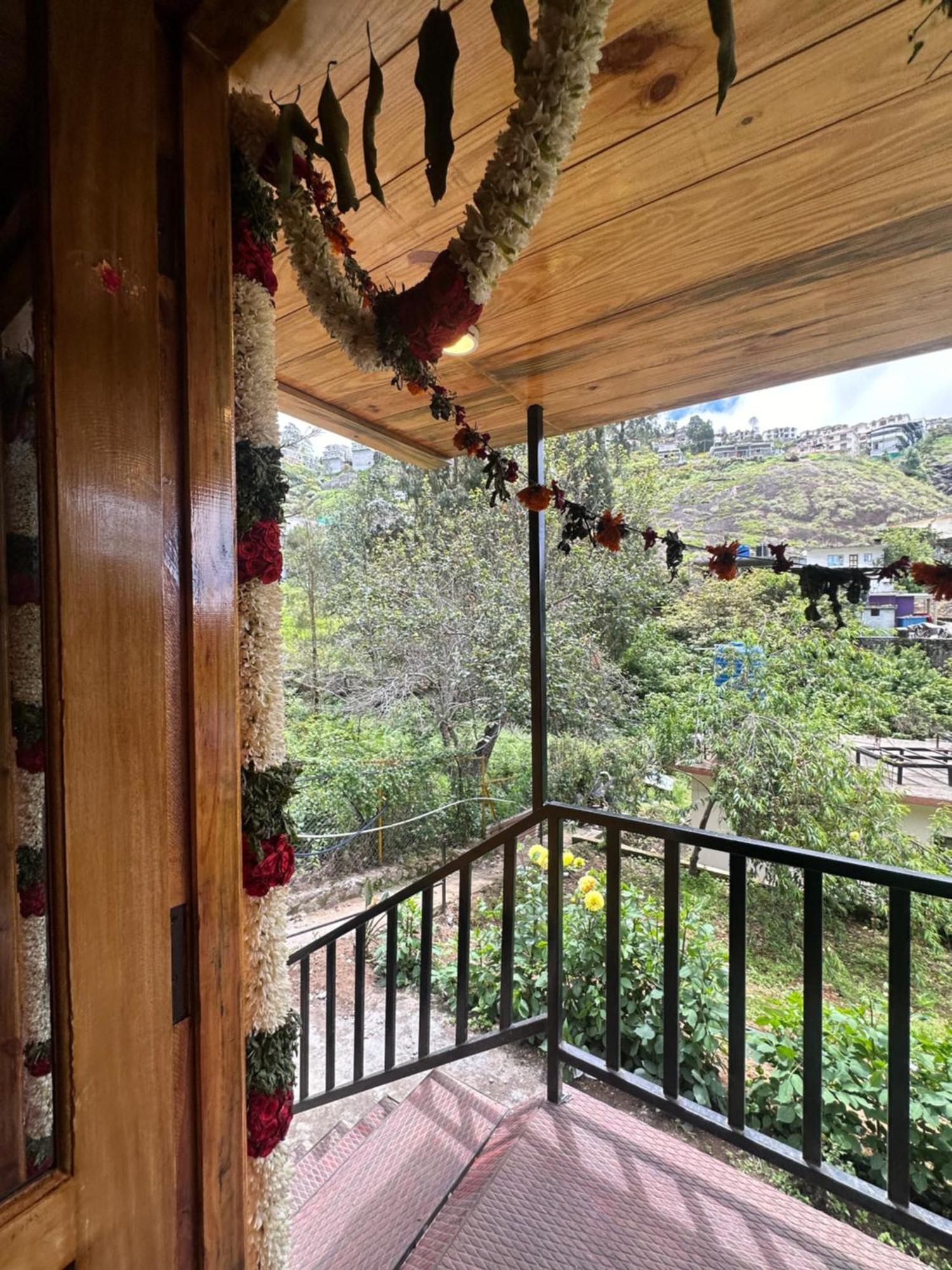 Magica Mount A Frame Wood House Kodaikanal Exterior foto